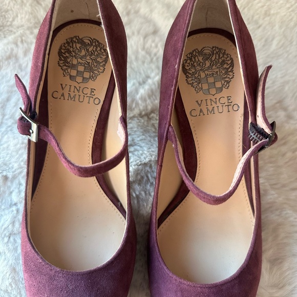 Vince Camuto Women's Burgundy Suede Heels - Picture 3 of 14